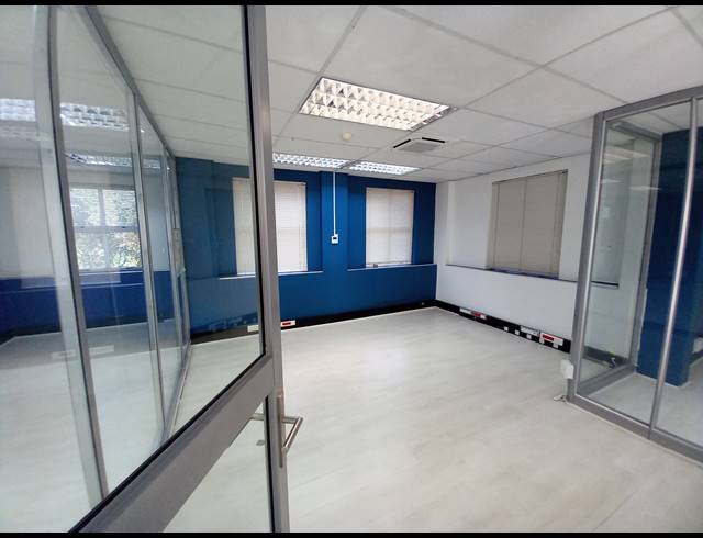 1,940M² OFFICE TO LET IN BRYANSTON